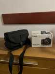 Canon EOS 250D z obiektywem