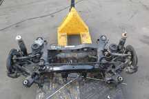 BMW 1 E87 3.0 i N52B30A ZAWIESZENIE TYŁ BELKA SANKI ZWROTNICA WAHACZ ZACISK