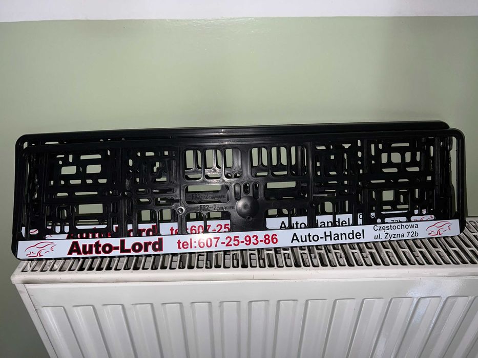 2 szt. mało używane, niepopękane i mocne ramki tablicy rejestracyjnej