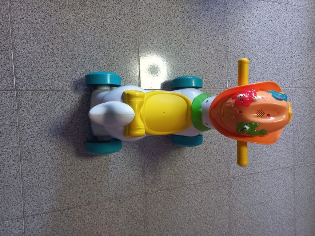 Cavalinho de baloiço com música