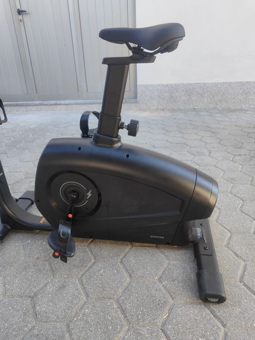 Bicicleta estática que permite aceder na app do telemóvel