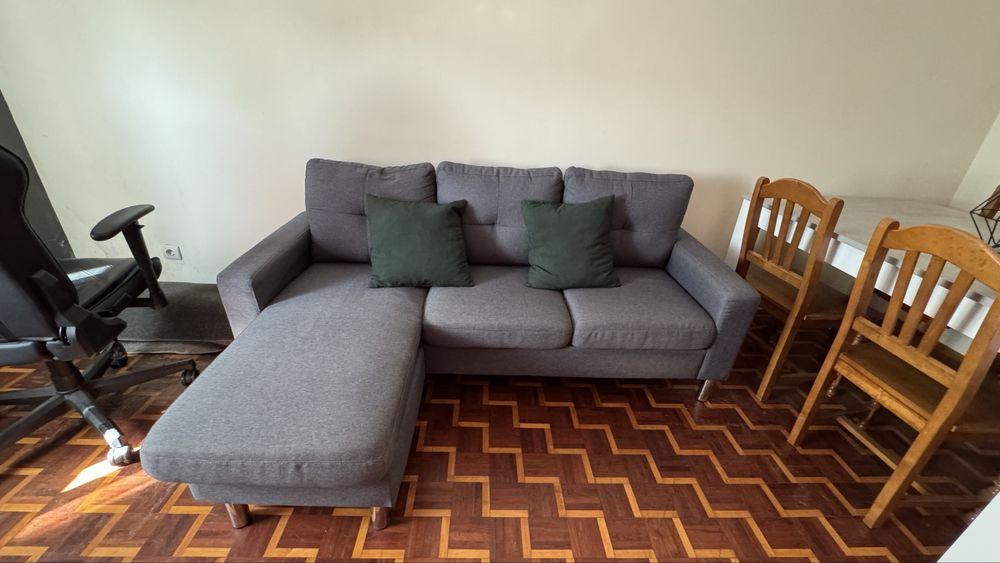 Sofa cinza com chaise loungue
