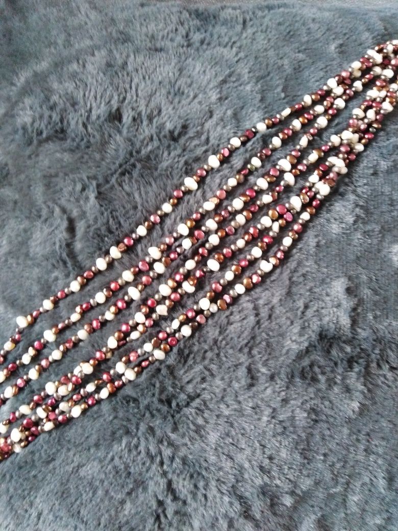 Naszyjnik z naturalnych pereł ze srebrnym zapięciem