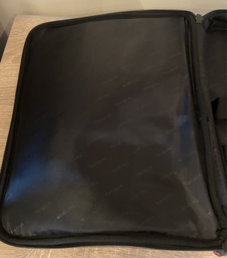 Nowa duża czarna torba na laptopa firmy Targus !!!