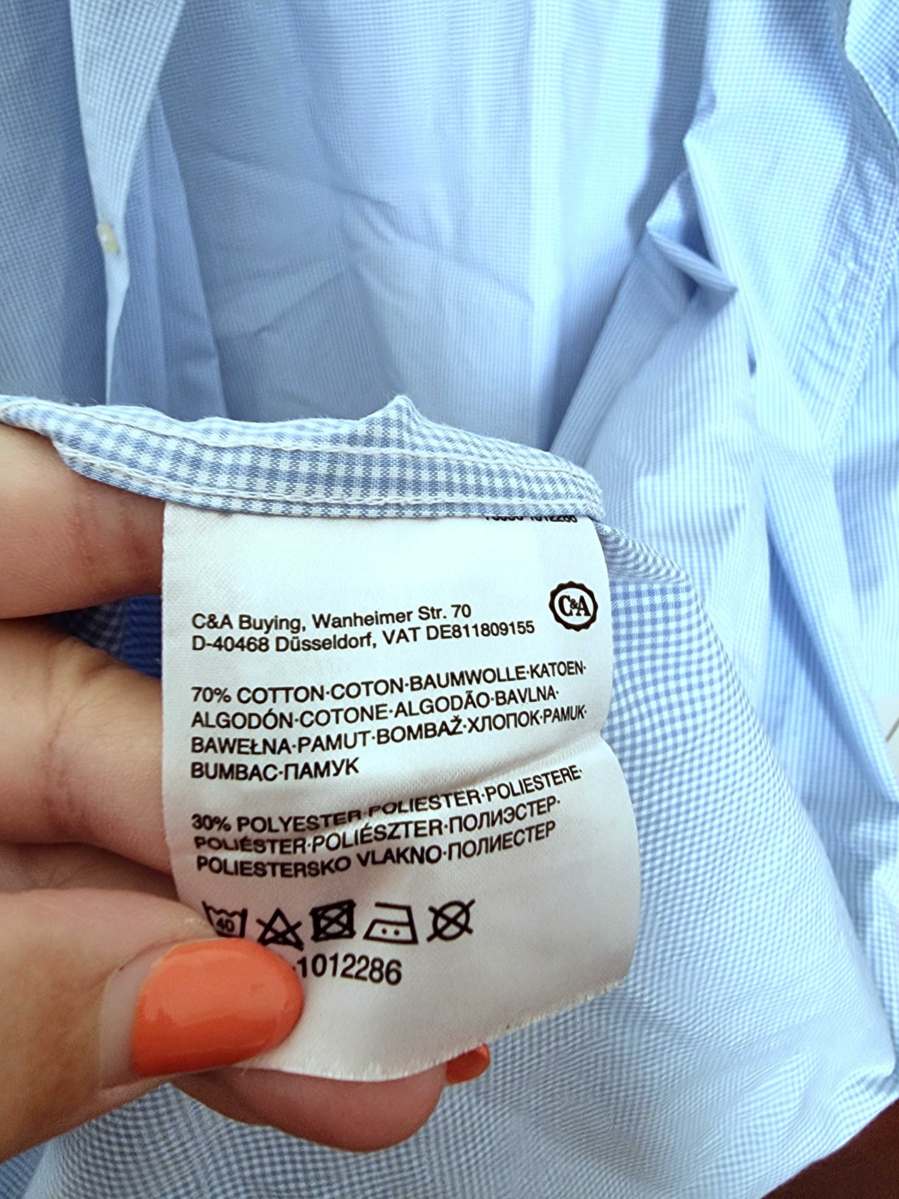 Camisa com padrão azul claro e branco de manga curta C&A, tamanho XL