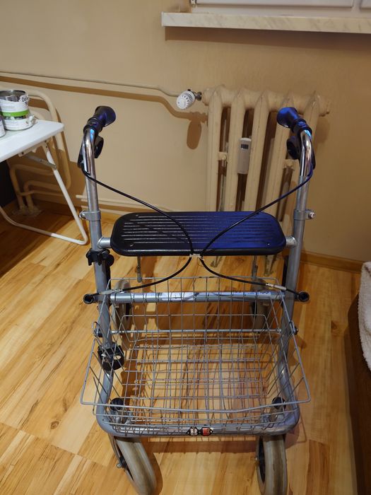 Chodzik balkonik dla seniora