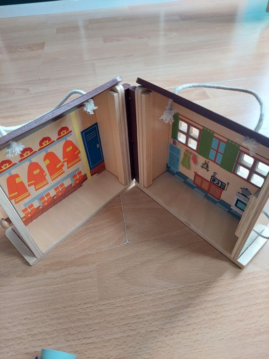 Domek drewniany stacyjkowo ciuchcie