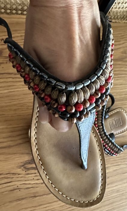 Sandálias rasas pretas