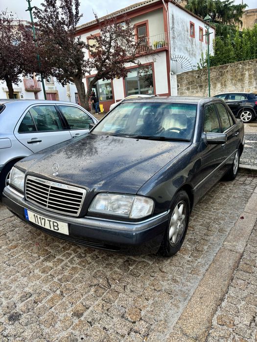 Mercedes c220 muito Económico