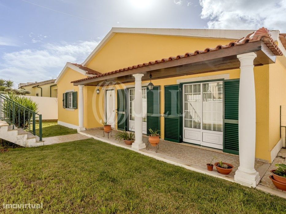 Moradia T4, com garagem e jardim, Adão Lobo, Cadaval