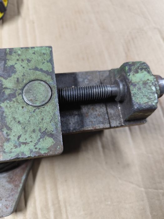 Продам тіски лещята