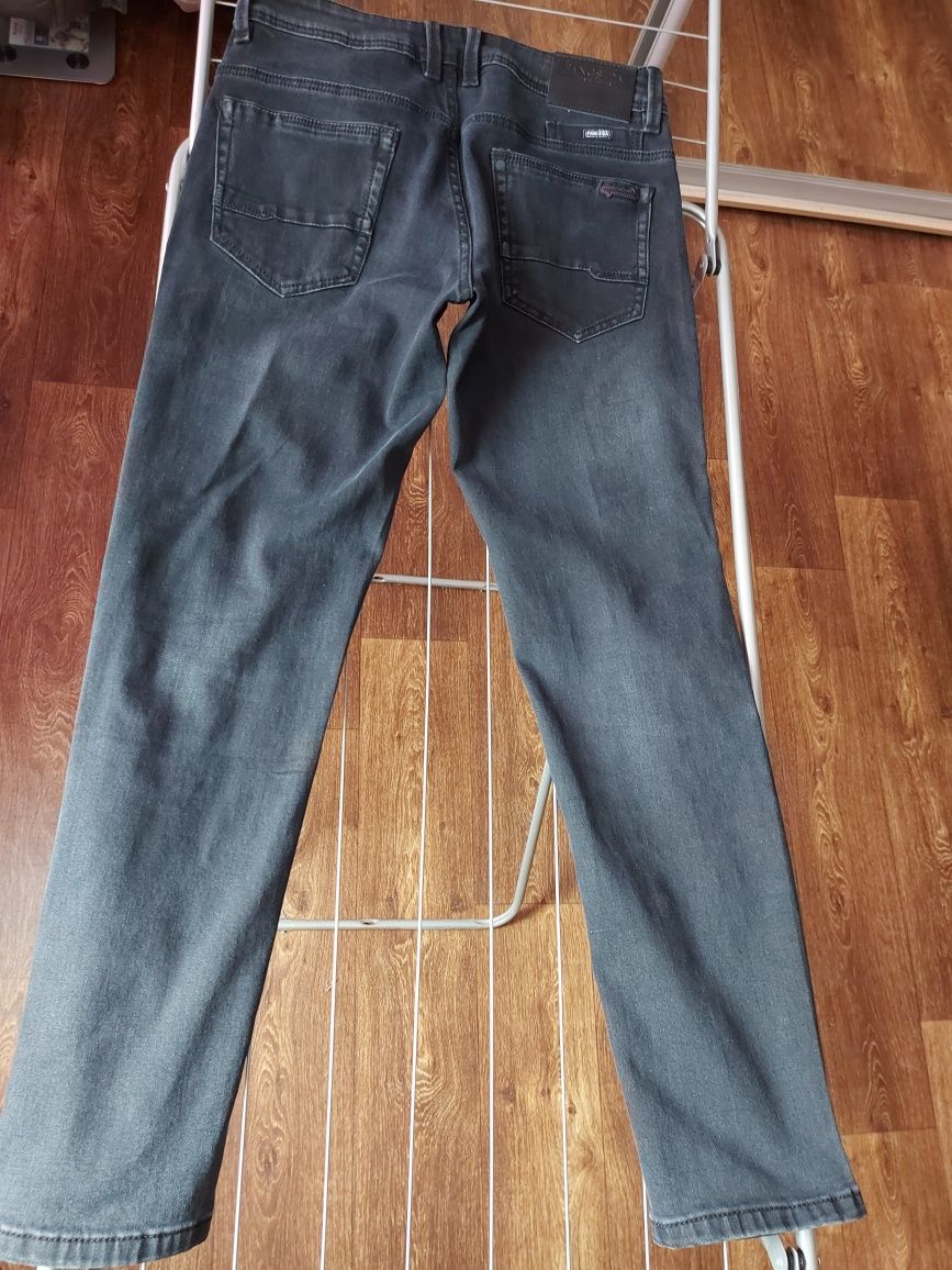Мужские джинсы 34 размер.