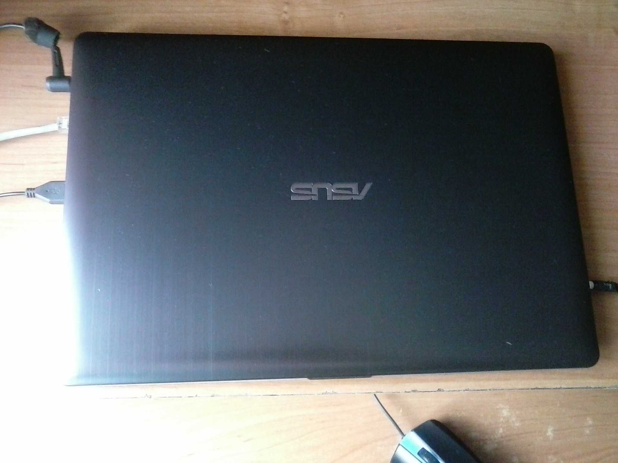 Laptop Asus 128GB SSD Core i3 LCD 14 ' Win8.1 + 17 filmów GRATIS !