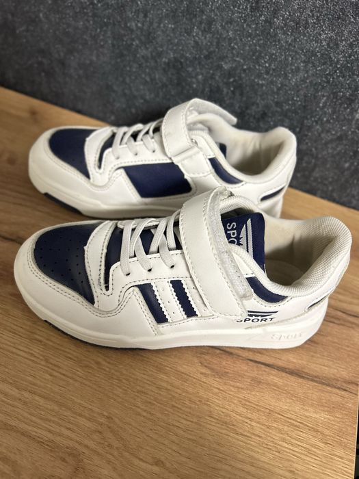 Дитячі кросівки б/в , в гарному стані