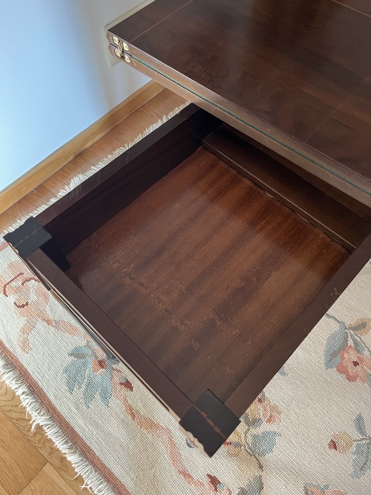 Mesa de jogo em madeira