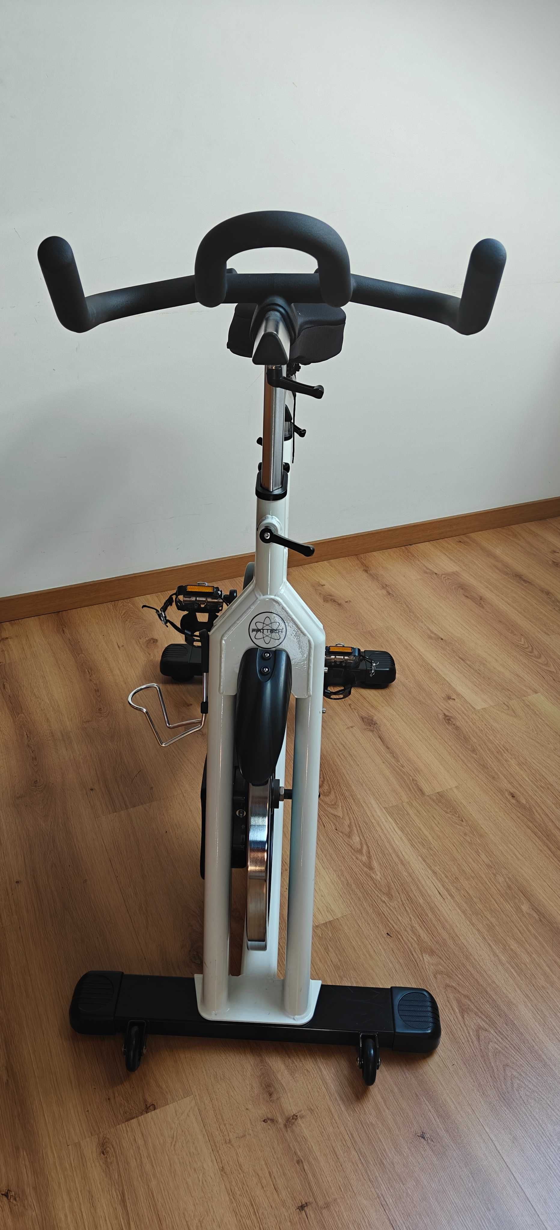 Bicicleta spinning estática