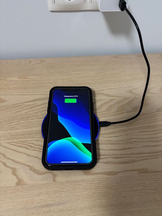 Бездротовий зарядний пристрій QI Fast Charge.