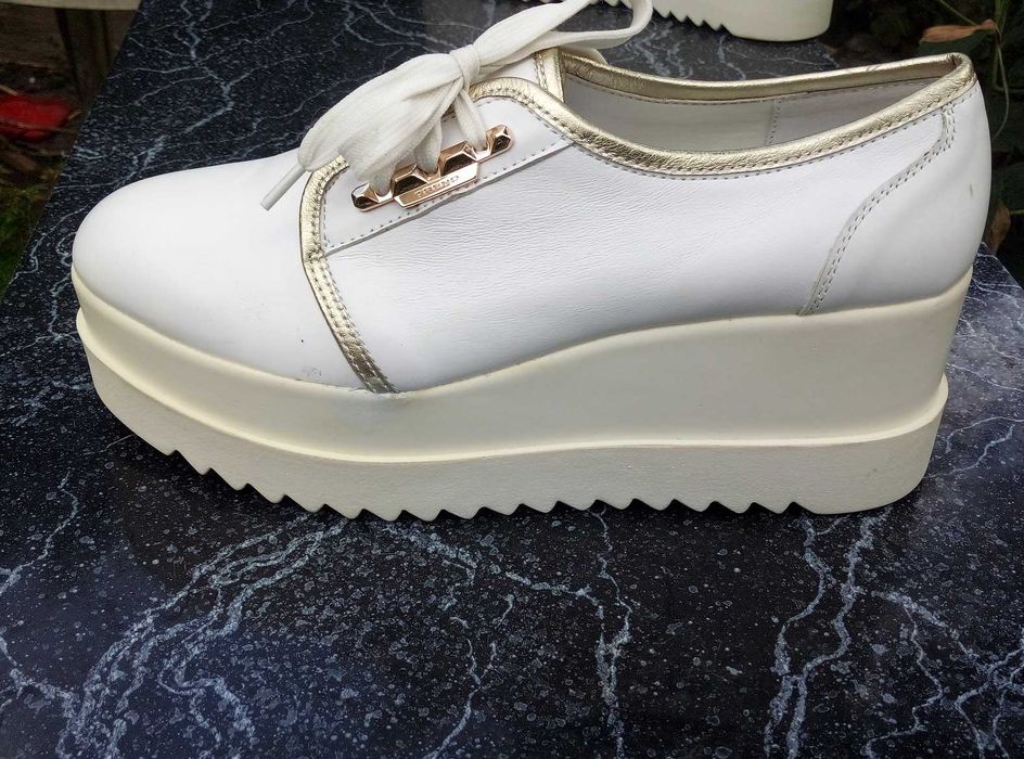 Кожаная обувь женская