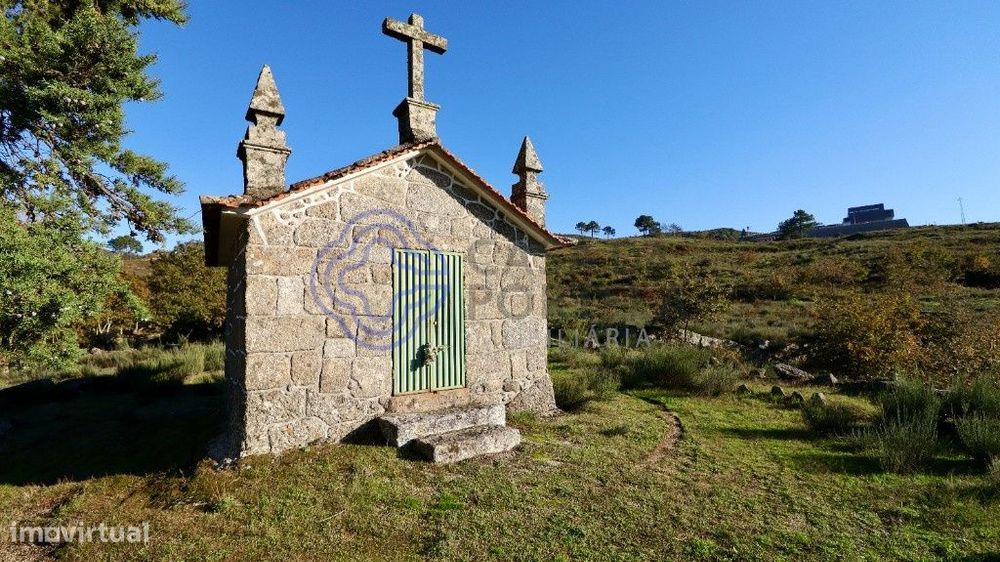 Terreno com Capela em Telhe - Soalhães - Marco de Canaveses