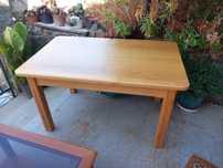 Mesa de cozinha com 6 cadeiras + mesa de centro
