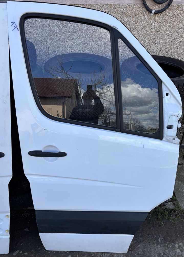 Двері передні праві ліві Sprinter 906 Vw Crafter дверка права ліва