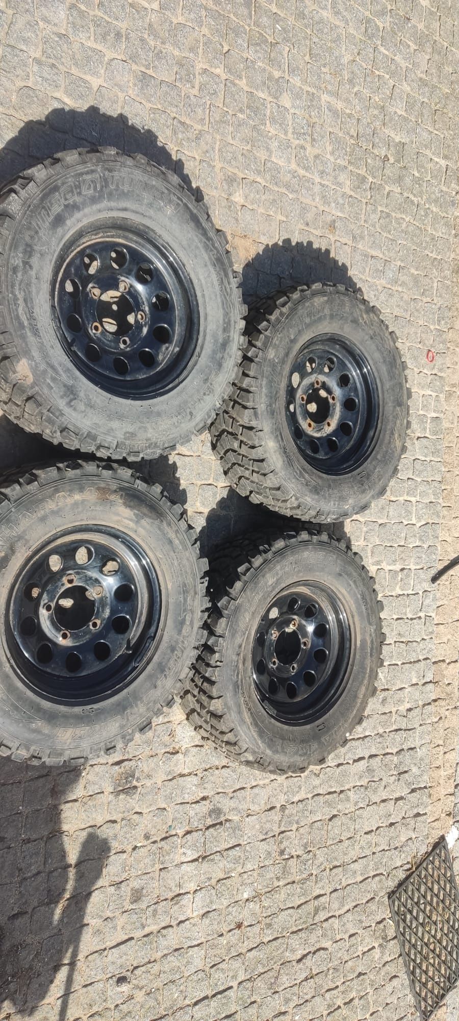 Jantes com pneus 215 80 r15