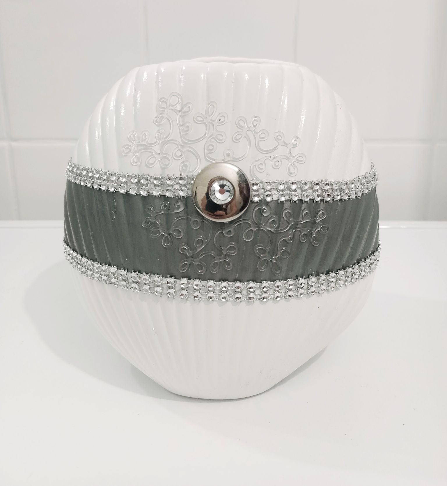 Wazon ceramiczny Shell z cekinami, biało - szary