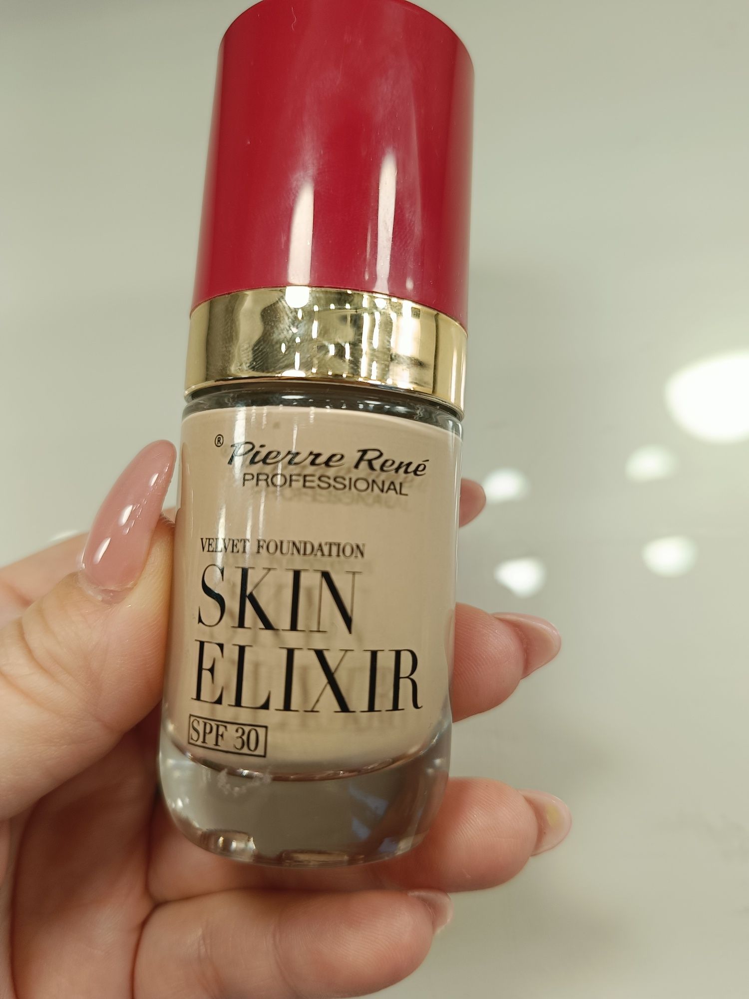 Viralowe podkłady Pierre Rene skin elixir stars dubai makeup by Mario