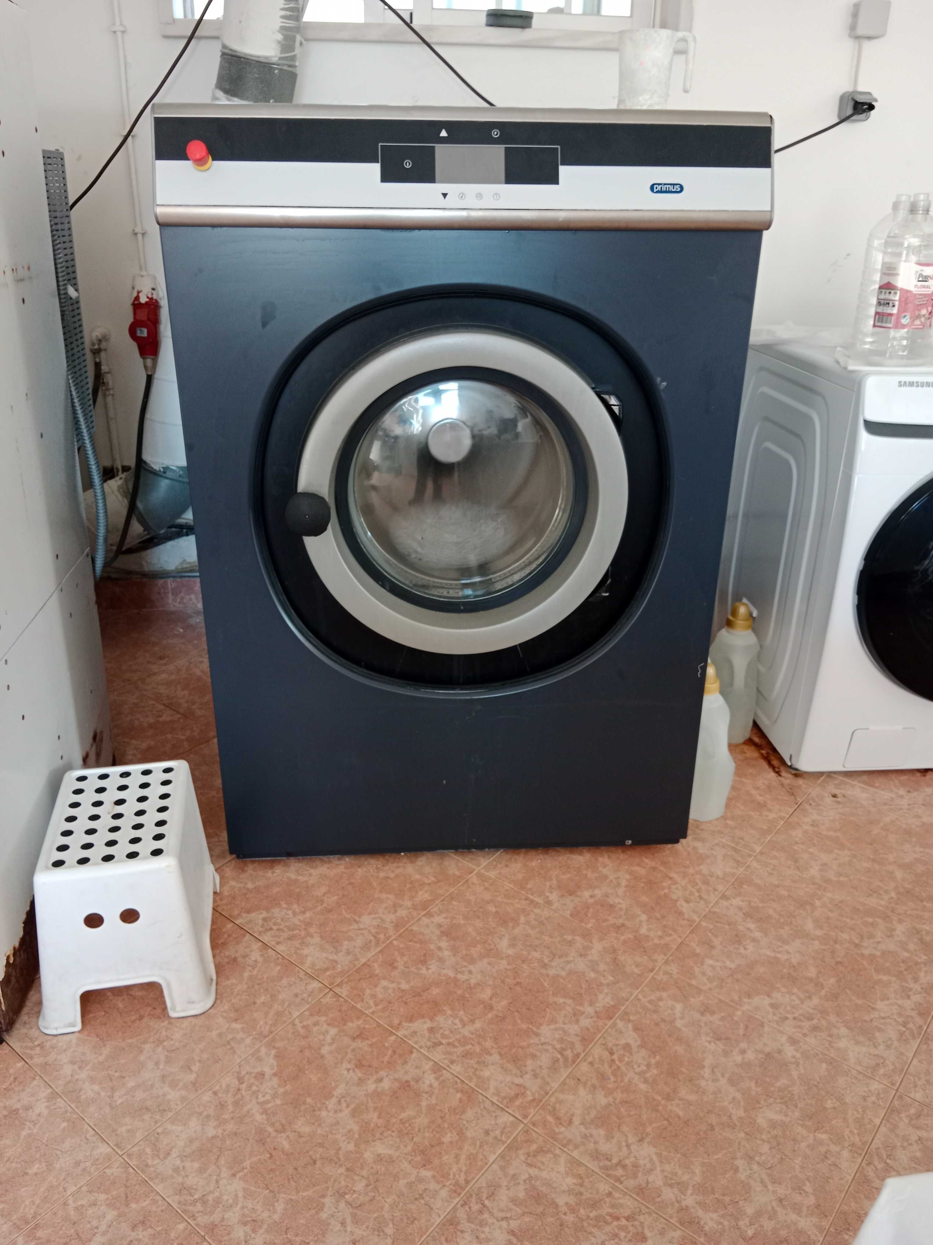 Máquina de Lavar Roupa Industrial– Primus (Elétrica, painel analógico)