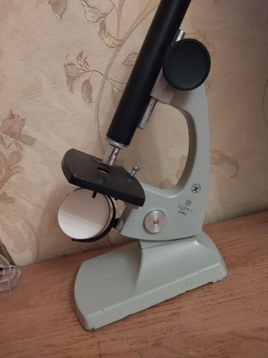 Микроскоп  УШМ-1 знак качества СССР.