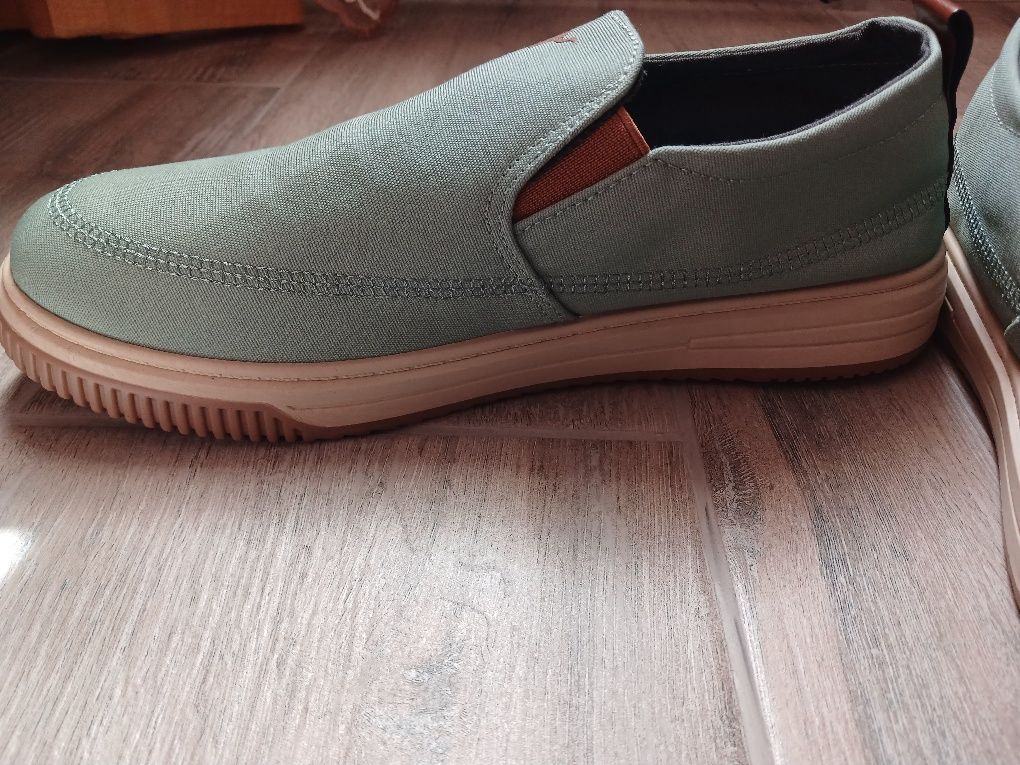 Продам новые мокасины