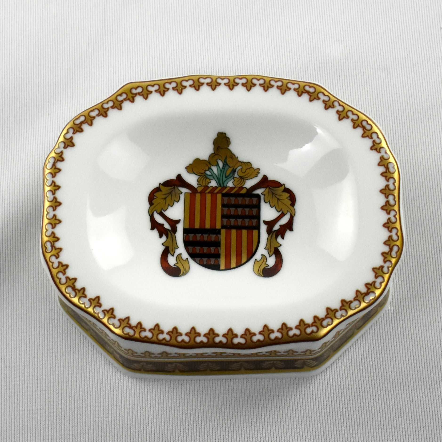Saleiro em porcelana Porart decoração Escudo de Armas Ribeiro
