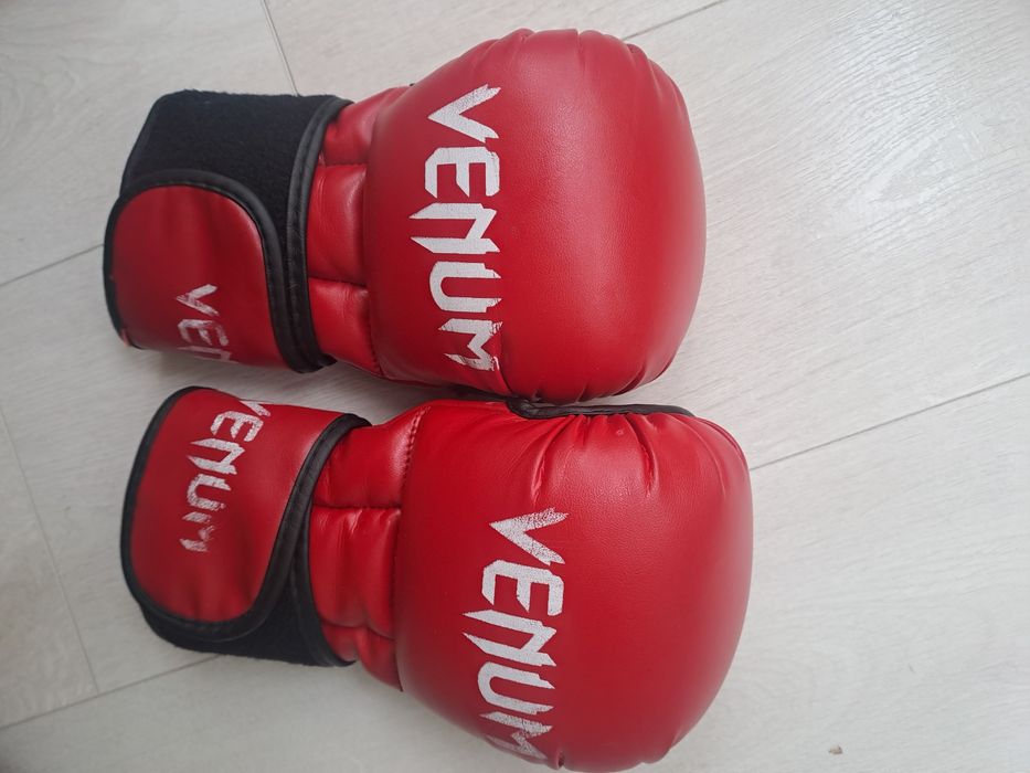 Перчатки для MMA Venum