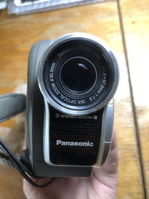 Продам видеокамеру Panasonic vdr-d160
