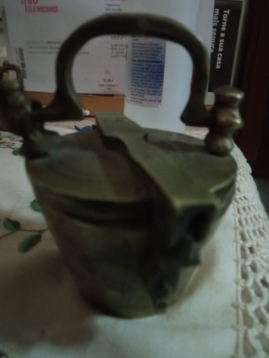 Pesos mediavais. Estojo usado pelos comerciantes de então.