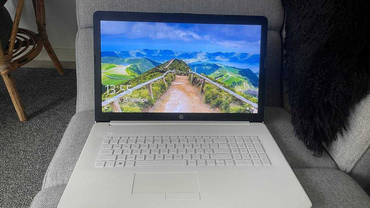 HP Laptop 17-ca0008no -– великий екран для роботи та навчання