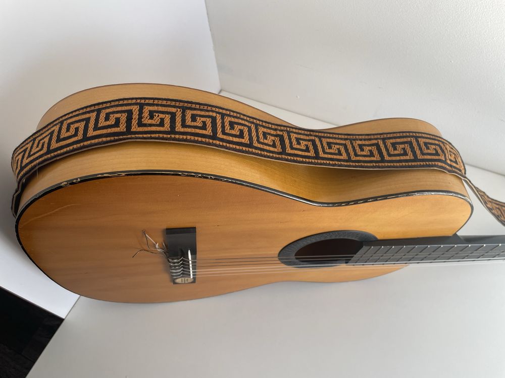 Gitara klasyczna model Studioso II 1980 r. z pokrowcem i paskiem