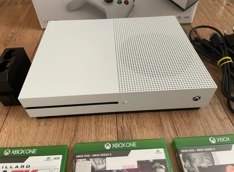 Xbox one s, zestaw z kierownicą plus kilkanaście gier!