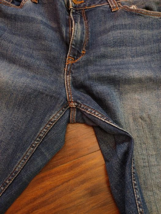 Jeansy rurki z dziurami Zara