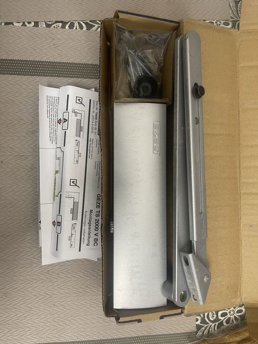 Дверний доводчик Geze TS 2000 NV BC