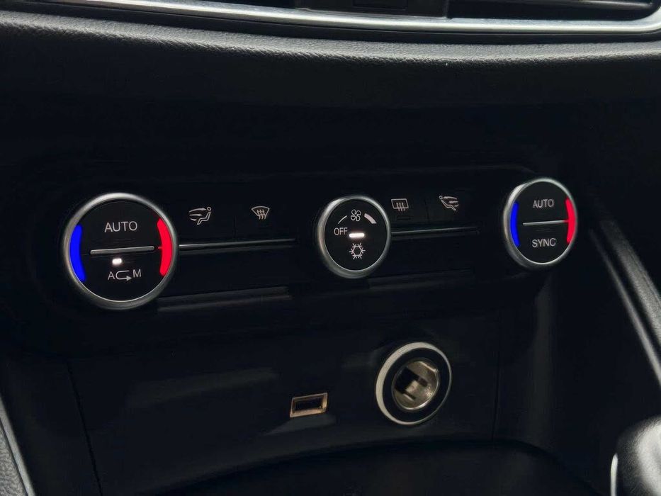 Alfa Romeo Stelvio      2018