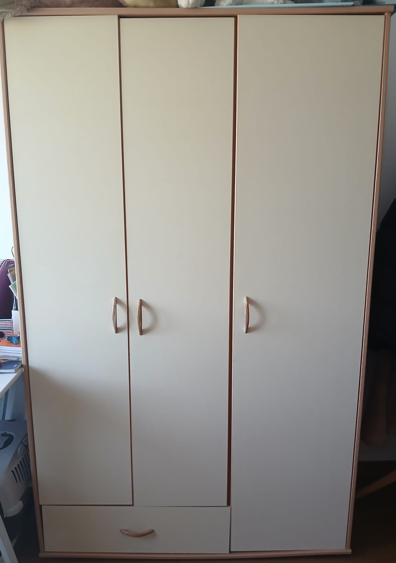 Quarto criança, cama, cómoda e roupeiro