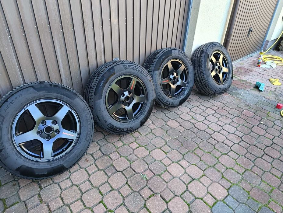 Felgi z oponami i czujnikami jeep grand cherokee