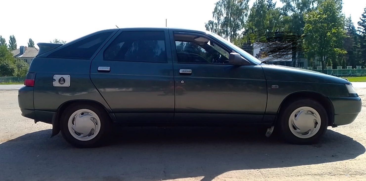 Автомобиль Лада 2112