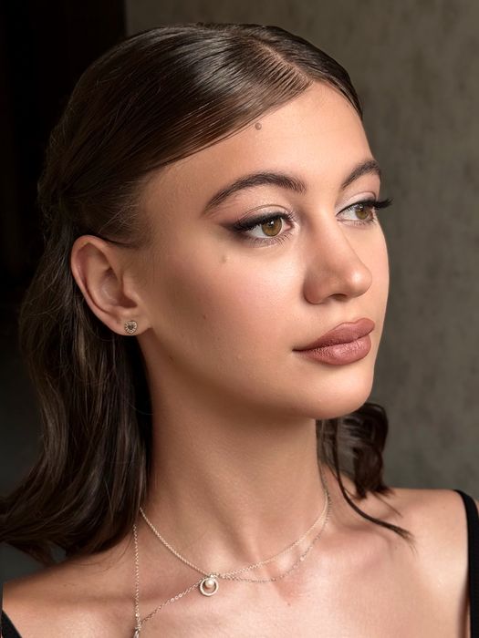 Професійний макіяж і зачіска Сверстюка 6Д