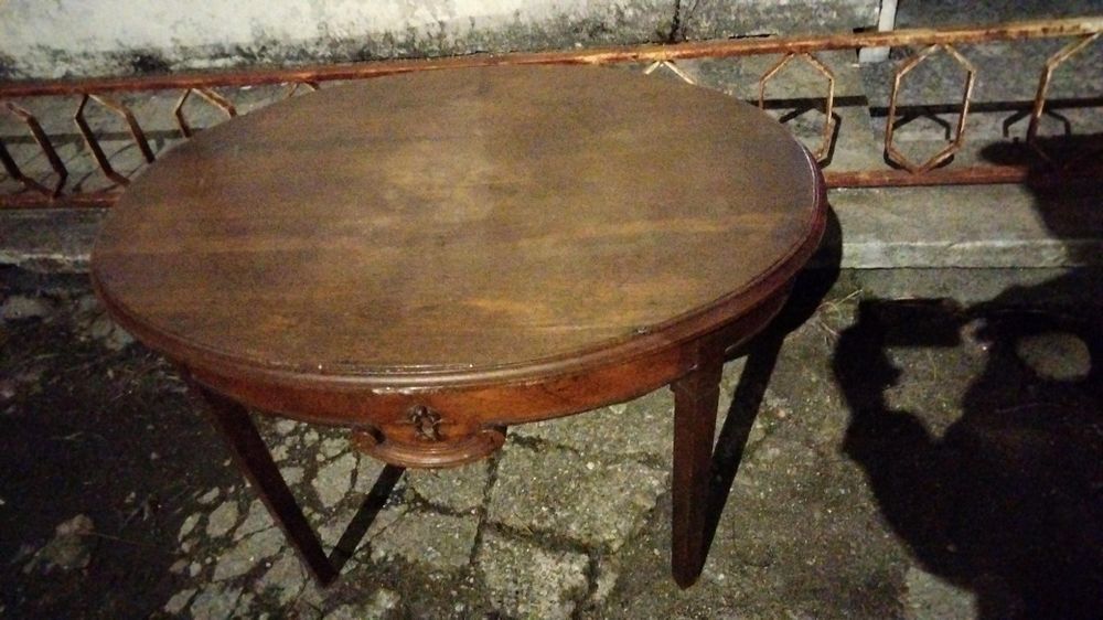 Mesa de sala de estar em madeira