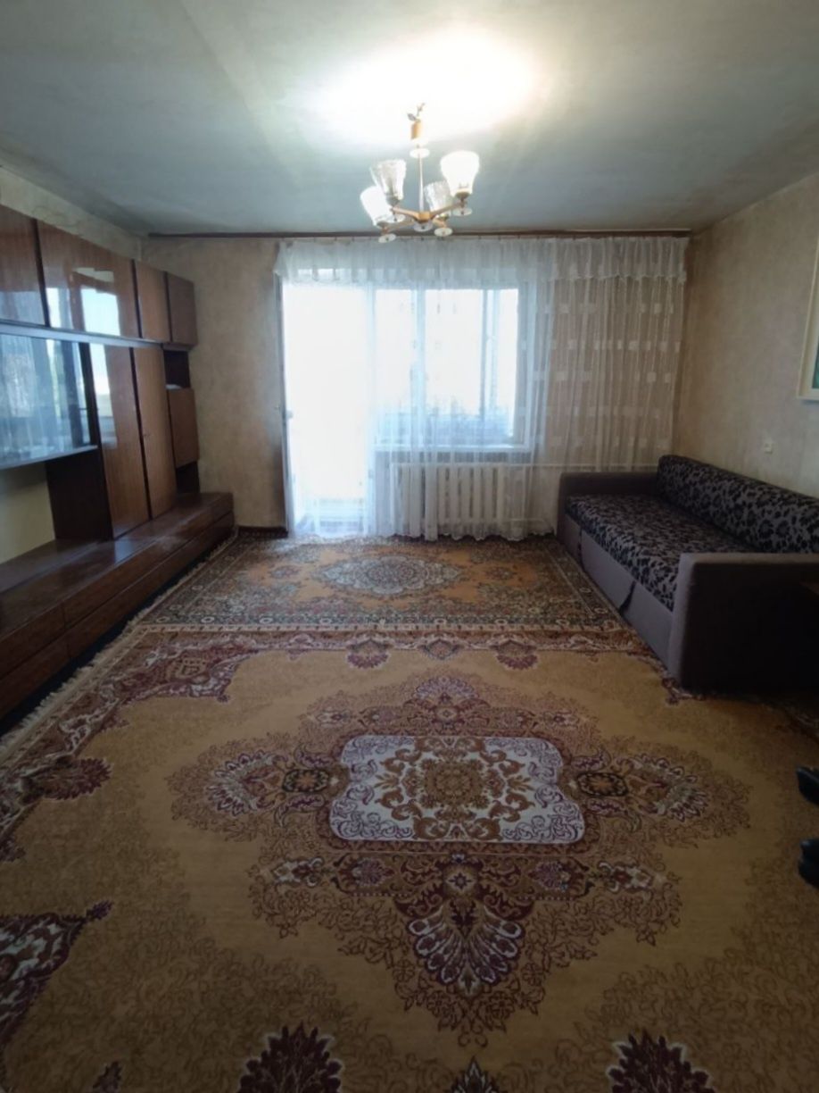Продаю трикімнатну квартиру вул. П'ятницька