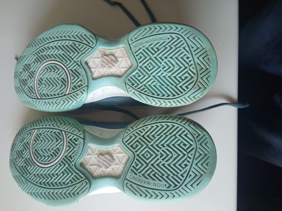 Кросівки чоловічі 37 розмір