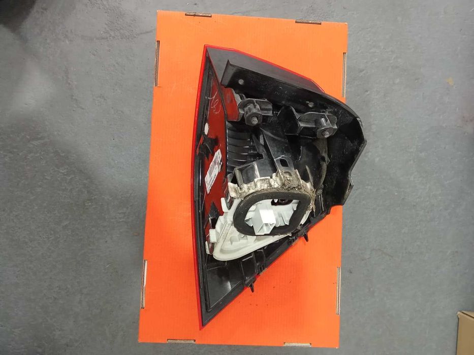 Farolim trás esquerdo