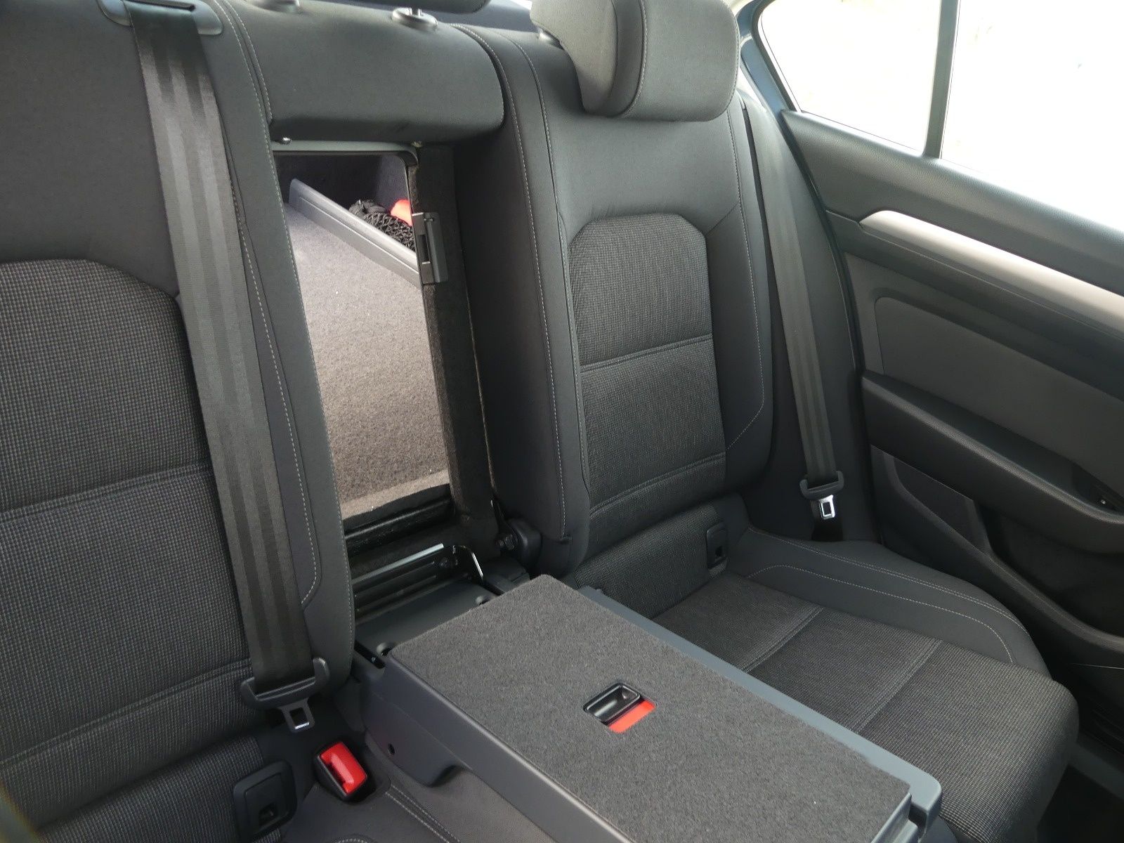 VW Passat Confortline com motor 2.0 TDi de 150cv e 340Nm.